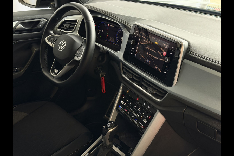 Volkswagen T-Roc 1.5 TSI 150PK EVO ADAP.CRUISE LED VIR.COCKPIT 18''LMV STOEL/.VERW. CAMERA TREKHAAK LMV 03.2025 HALF LEDER DODE.HOEK.DET ✅Top Auto's Wijchen , 30 Jaar Specialist in Volkswagen  : Alle Type's : R-Line Edition / Style / First Edition / Highline / Life , Zowel PHEV / HEV / MHEV / Benzine ✅