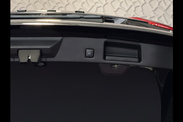 Ford Kuga NIEUWE AUTO 2.5 PHEV 243 PK ST-LINE X 2026 SCHUIFDAK 20''LMV HAAK B&O ELEK.STOEL STOEL/STUUR/RUIT VERW. 360.CAM phev ✅ Ford Wijchen / Al 30 Jaar verkoop van Ford  In Nederland / Wij leveren Nieuwe en Bijna nieuwe Ford's / Zowel : ST-Line X / St-Line / Titanium / Sound Edtioion / Active / Graphite Tech Editi