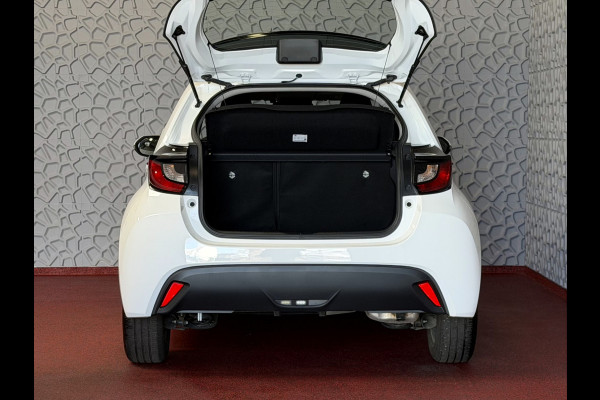 Toyota Yaris 1.5 HYBRID STOEL/STUUR VERW CARPLAY CAMERA LMV ADAP.CRUISE ✅ Top Auto's Wijchen , Al 30 Jaar verkoop van Toyota , Type's Launch / Executive / Dynamic / First Edition / Business / Zowel Phev / Hev / Benzine / met fabrieksgarantie ✅