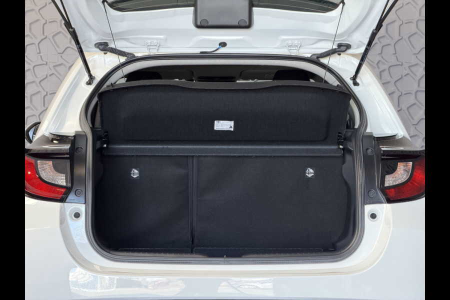 Toyota Yaris 1.5 HYBRID STOEL/STUUR VERW CARPLAY CAMERA LMV ADAP.CRUISE ✅ Top Auto's Wijchen , Al 30 Jaar verkoop van Toyota , Type's Launch / Executive / Dynamic / First Edition / Business / Zowel Phev / Hev / Benzine / met fabrieksgarantie ✅