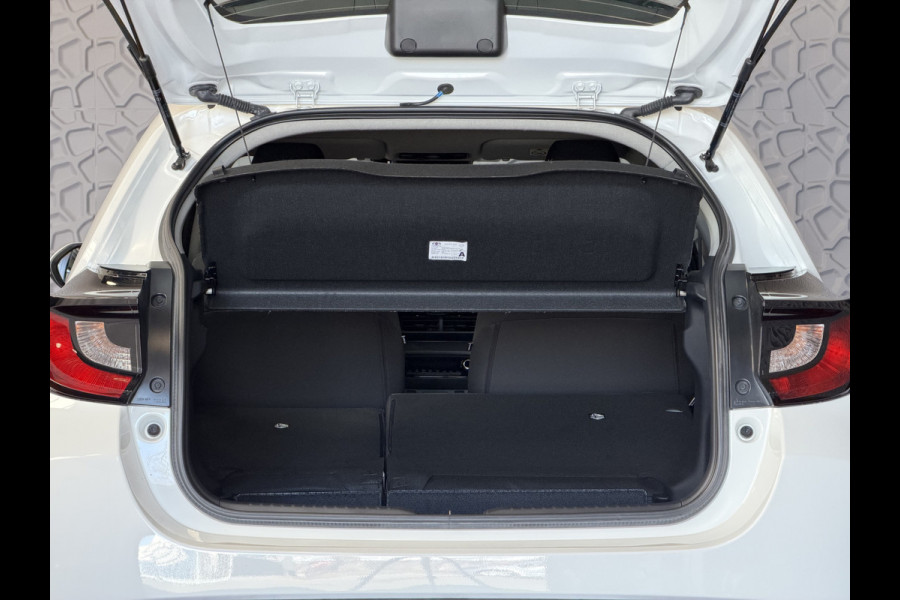 Toyota Yaris 1.5 HYBRID STOEL/STUUR VERW CARPLAY CAMERA LMV ADAP.CRUISE ✅ Top Auto's Wijchen , Al 30 Jaar verkoop van Toyota , Type's Launch / Executive / Dynamic / First Edition / Business / Zowel Phev / Hev / Benzine / met fabrieksgarantie ✅