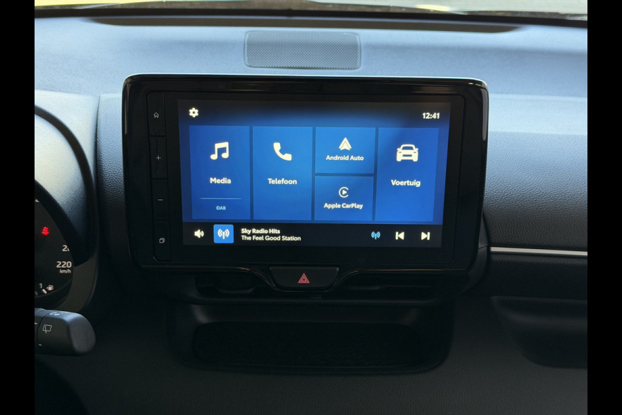 Toyota Yaris 1.5 HYBRID STOEL/STUUR VERW CARPLAY CAMERA LMV ADAP.CRUISE ✅ Top Auto's Wijchen , Al 30 Jaar verkoop van Toyota , Type's Launch / Executive / Dynamic / First Edition / Business / Zowel Phev / Hev / Benzine / met fabrieksgarantie ✅