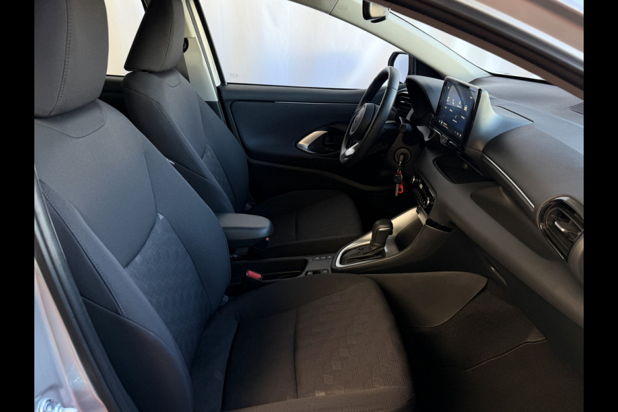 Toyota Yaris 1.5 HYBRID STOEL/STUUR VERW CARPLAY CAMERA LMV ADAP.CRUISE ✅ Top Auto's Wijchen , Al 30 Jaar verkoop van Toyota , Type's Launch / Executive / Dynamic / First Edition / Business / Zowel Phev / Hev / Benzine / met fabrieksgarantie ✅