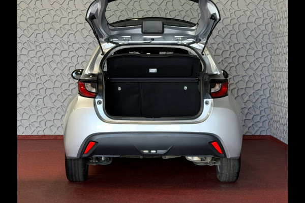 Toyota Yaris 1.5 HYBRID STOEL/STUUR VERW CARPLAY CAMERA LMV ADAP.CRUISE ✅ Top Auto's Wijchen , Al 30 Jaar verkoop van Toyota , Type's Launch / Executive / Dynamic / First Edition / Business / Zowel Phev / Hev / Benzine / met fabrieksgarantie ✅