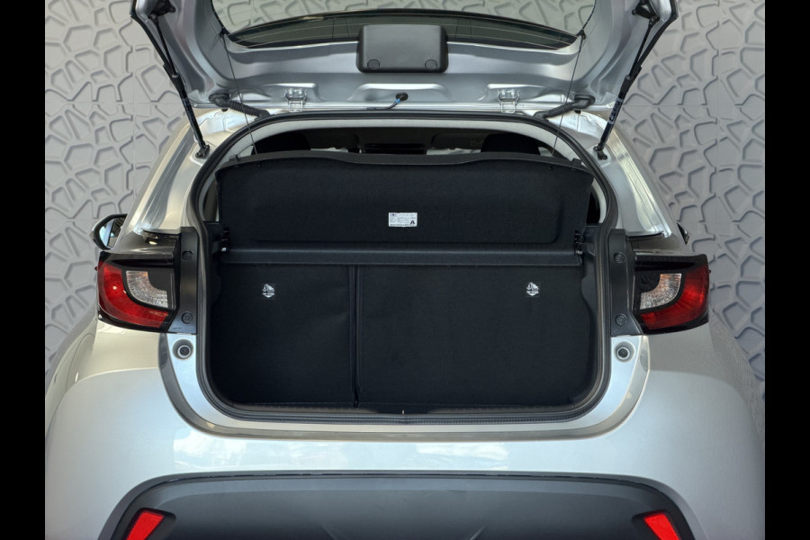 Toyota Yaris 1.5 HYBRID STOEL/STUUR VERW CARPLAY CAMERA LMV ADAP.CRUISE ✅ Top Auto's Wijchen , Al 30 Jaar verkoop van Toyota , Type's Launch / Executive / Dynamic / First Edition / Business / Zowel Phev / Hev / Benzine / met fabrieksgarantie ✅