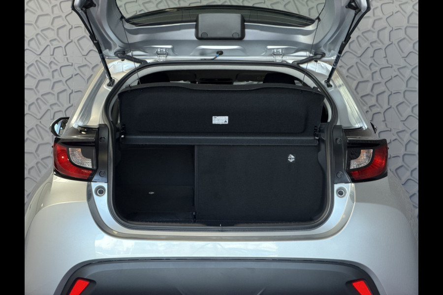 Toyota Yaris 1.5 HYBRID STOEL/STUUR VERW CARPLAY CAMERA LMV ADAP.CRUISE ✅ Top Auto's Wijchen , Al 30 Jaar verkoop van Toyota , Type's Launch / Executive / Dynamic / First Edition / Business / Zowel Phev / Hev / Benzine / met fabrieksgarantie ✅