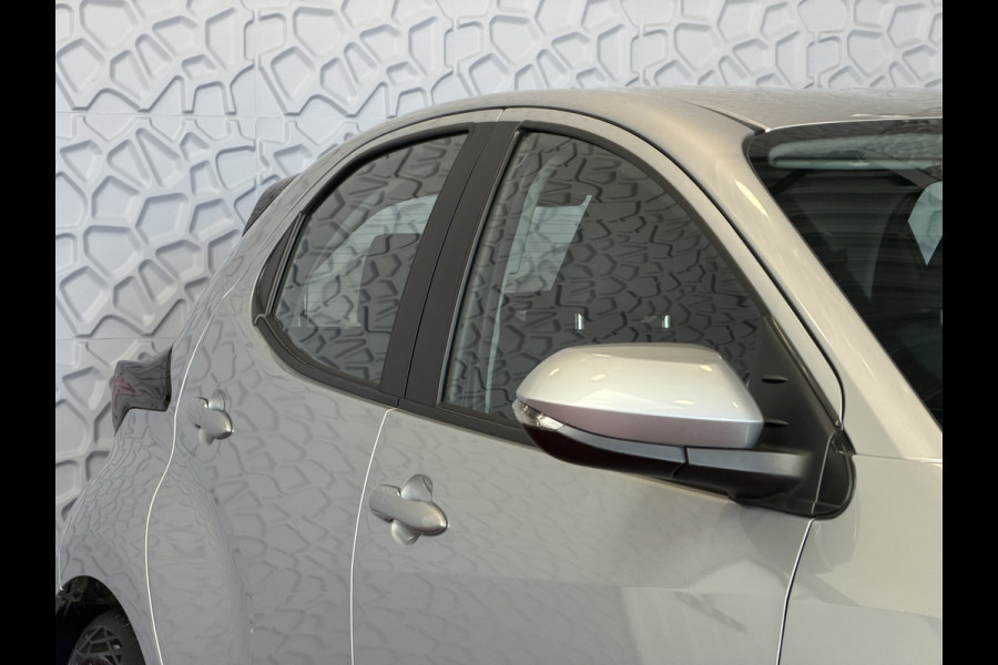 Toyota Yaris 1.5 HYBRID STOEL/STUUR VERW CARPLAY CAMERA LMV ADAP.CRUISE ✅ Top Auto's Wijchen , Al 30 Jaar verkoop van Toyota , Type's Launch / Executive / Dynamic / First Edition / Business / Zowel Phev / Hev / Benzine / met fabrieksgarantie ✅