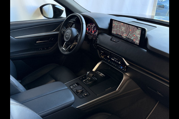 Mazda CX-60 2.5 e-SkyActiv PHEV HOMURA ELEK.STOEL PANO SCHUIFDAK STOEL/STUUR.VERW/VENTILATIE HEADUP AWD 4X4 4WD ✅ Top Auto's Wijchen. Al 30 Jaar verkoop van Mazda , Alle Modellen PHEV / HEV / BENZINE✅