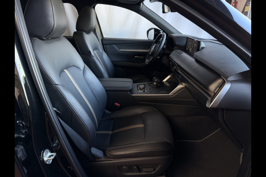 Mazda CX-60 2.5 e-SkyActiv PHEV HOMURA ELEK.STOEL PANO SCHUIFDAK STOEL/STUUR.VERW/VENTILATIE HEADUP AWD 4X4 4WD ✅ Top Auto's Wijchen. Al 30 Jaar verkoop van Mazda , Alle Modellen PHEV / HEV / BENZINE✅