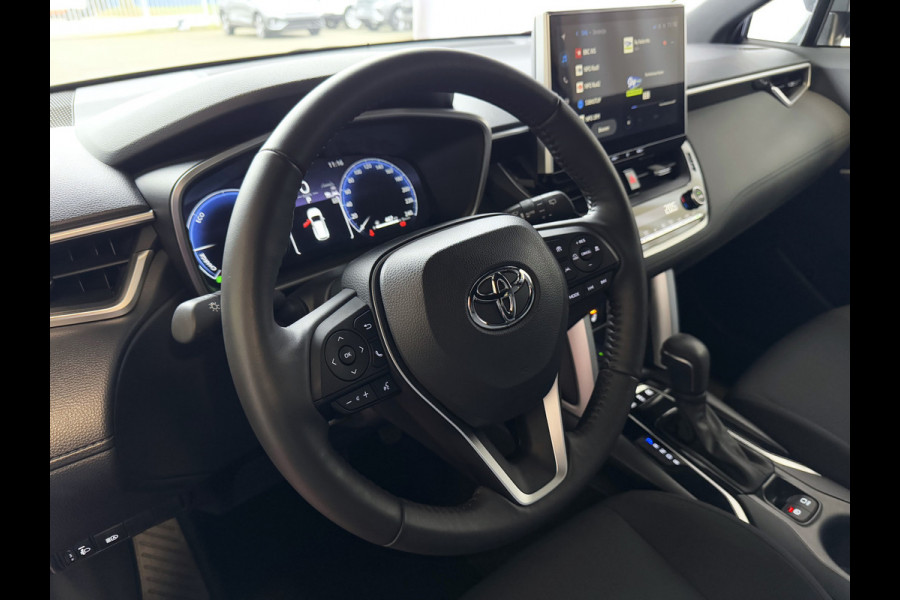 Toyota Corolla Cross 12/2024 HYBRID 140 STYLE LED KEYLESS CARPLAY NAVI CAMERA STOEL/STUUR VERW. ELEK.KLEP ADAP CRUISE PDC ✅ Top Auto's Wijchen , Al 30 Jaar verkoop van Toyota , Type's Launch / Executive / Dynamic / First Edition / Business / Zowel Phev / Hev / Benzine / met fabrieksgarantie ✅