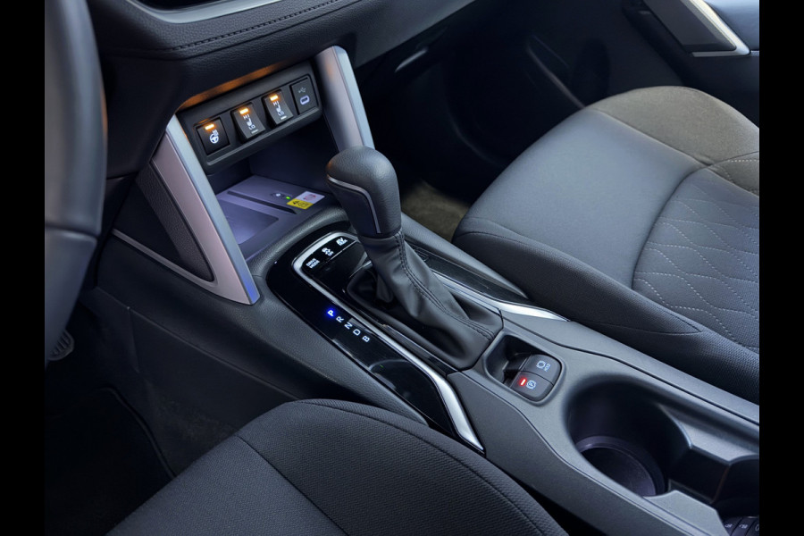 Toyota Corolla Cross 12/2024 HYBRID 140 STYLE LED KEYLESS CARPLAY NAVI CAMERA STOEL/STUUR VERW. ELEK.KLEP ADAP CRUISE PDC ✅ Top Auto's Wijchen , Al 30 Jaar verkoop van Toyota , Type's Launch / Executive / Dynamic / First Edition / Business / Zowel Phev / Hev / Benzine / met fabrieksgarantie ✅
