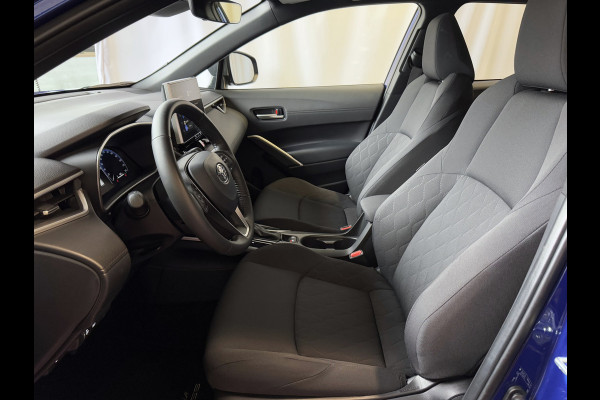 Toyota Corolla Cross 12/2024 HYBRID 140 STYLE LED KEYLESS CARPLAY NAVI CAMERA STOEL/STUUR VERW. ELEK.KLEP ADAP CRUISE PDC ✅ Top Auto's Wijchen , Al 30 Jaar verkoop van Toyota , Type's Launch / Executive / Dynamic / First Edition / Business / Zowel Phev / Hev / Benzine / met fabrieksgarantie ✅