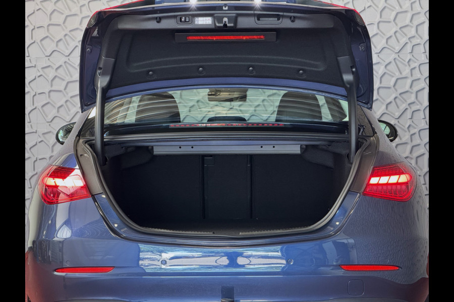 Mercedes-Benz C-Klasse 300e 313PK PHEV 12/2024 AVANTGARDE TREKHAAK HALF LEER CAMERA ELEK/STOEL/VERWARMD 12/2024 PHEV PLUG IN HYBRIDE phev