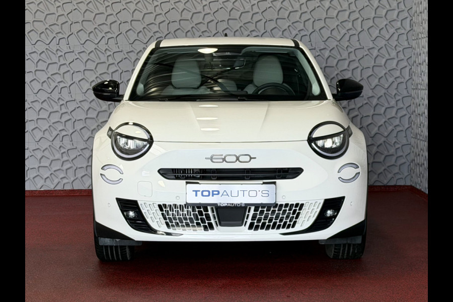 Fiat 600 1.2 HYBRID LA PRIMA LEER MASSAGE ELEK.STOEL CAMERA CARPLAY ADAP.CRUISE STOELVERW. ELEK.KLEP 18''LMV ✅ Top Auto Fiat Wijchen , 30 Jaar ervaring in Fiat , Wij leveren de : Icon / La Prima / Pop / Sport . Urban / Benzine / Hybrid . Met Fabrieksgarantie ✅