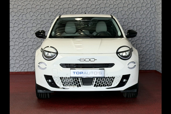 Fiat 600 1.2 HYBRID LA PRIMA LEER MASSAGE ELEK.STOEL CAMERA CARPLAY ADAP.CRUISE STOELVERW. ELEK.KLEP 18''LMV ✅ Top Auto Fiat Wijchen , 30 Jaar ervaring in Fiat , Wij leveren de : Icon / La Prima / Pop / Sport . Urban / Benzine / Hybrid . Met Fabrieksgarantie ✅
