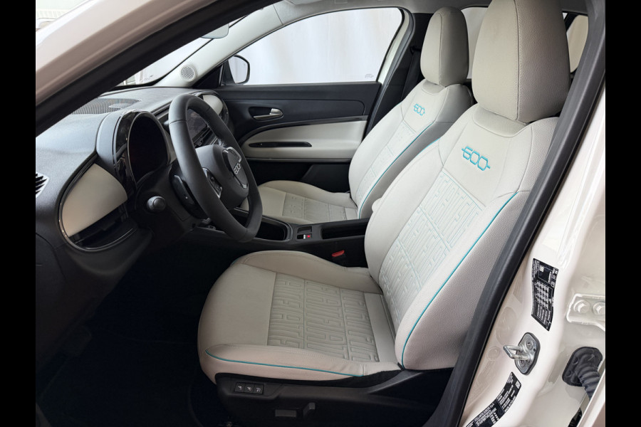 Fiat 600 1.2 HYBRID LA PRIMA LEER MASSAGE ELEK.STOEL CAMERA CARPLAY ADAP.CRUISE STOELVERW. ELEK.KLEP 18''LMV ✅ Top Auto Fiat Wijchen , 30 Jaar ervaring in Fiat , Wij leveren de : Icon / La Prima / Pop / Sport . Urban / Benzine / Hybrid . Met Fabrieksgarantie ✅