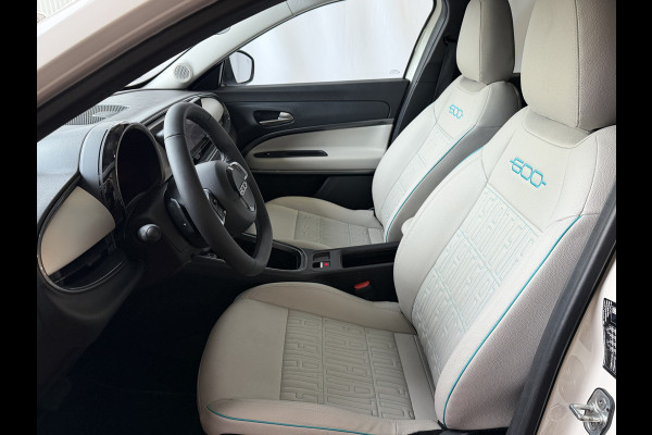 Fiat 600 1.2 HYBRID LA PRIMA LEER MASSAGE ELEK.STOEL CAMERA CARPLAY ADAP.CRUISE STOELVERW. ELEK.KLEP 18''LMV ✅ Top Auto Fiat Wijchen , 30 Jaar ervaring in Fiat , Wij leveren de : Icon / La Prima / Pop / Sport . Urban / Benzine / Hybrid . Met Fabrieksgarantie ✅
