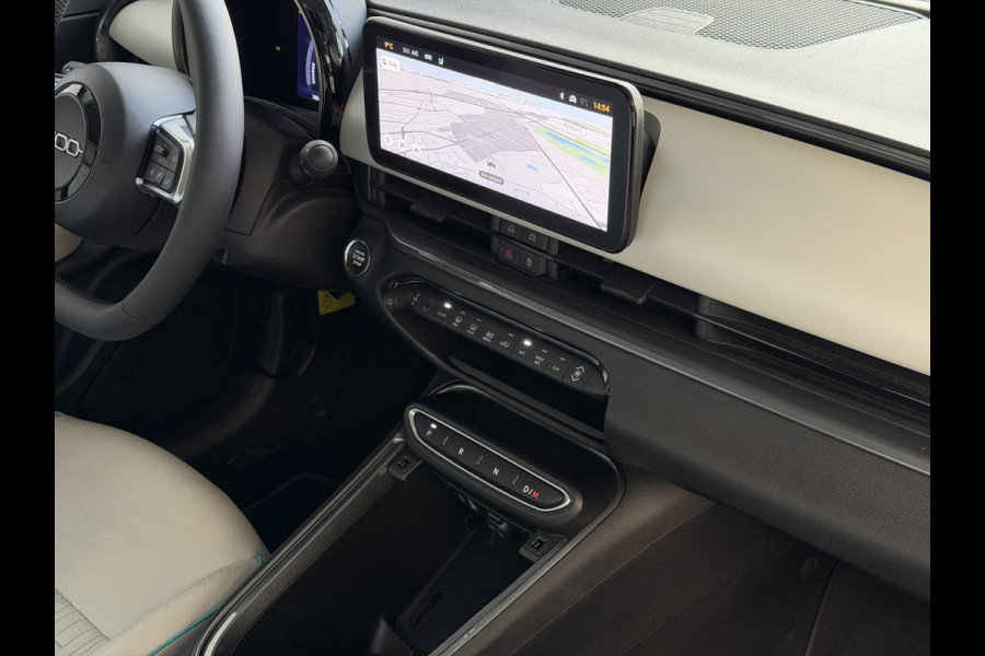 Fiat 600 1.2 HYBRID LA PRIMA LEER MASSAGE ELEK.STOEL CAMERA CARPLAY ADAP.CRUISE STOELVERW. ELEK.KLEP 18''LMV ✅ Top Auto Fiat Wijchen , 30 Jaar ervaring in Fiat , Wij leveren de : Icon / La Prima / Pop / Sport . Urban / Benzine / Hybrid . Met Fabrieksgarantie ✅