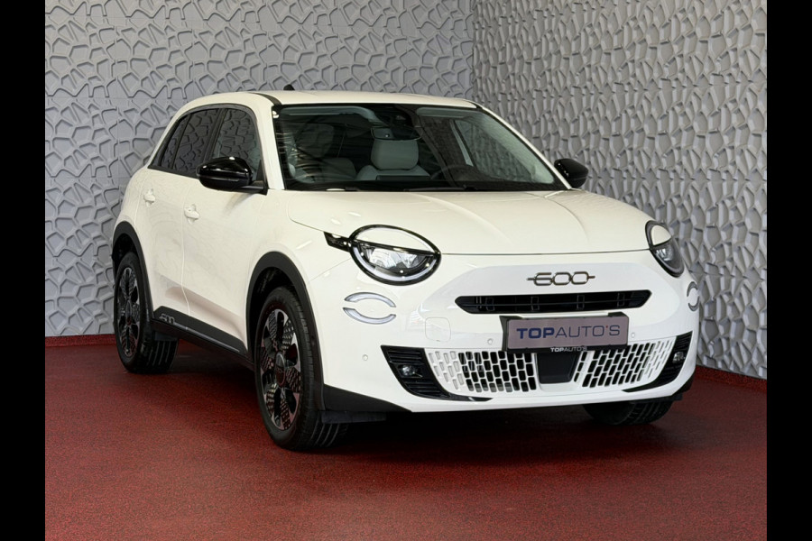 Fiat 600 1.2 HYBRID LA PRIMA LEER MASSAGE ELEK.STOEL CAMERA CARPLAY ADAP.CRUISE STOELVERW. ELEK.KLEP 18''LMV ✅ Top Auto Fiat Wijchen , 30 Jaar ervaring in Fiat , Wij leveren de : Icon / La Prima / Pop / Sport . Urban / Benzine / Hybrid . Met Fabrieksgarantie ✅
