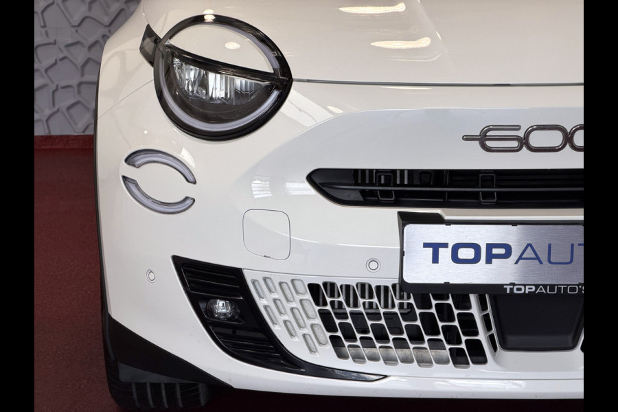 Fiat 600 1.2 HYBRID LA PRIMA LEER MASSAGE ELEK.STOEL CAMERA CARPLAY ADAP.CRUISE STOELVERW. ELEK.KLEP 18''LMV ✅ Top Auto Fiat Wijchen , 30 Jaar ervaring in Fiat , Wij leveren de : Icon / La Prima / Pop / Sport . Urban / Benzine / Hybrid . Met Fabrieksgarantie ✅