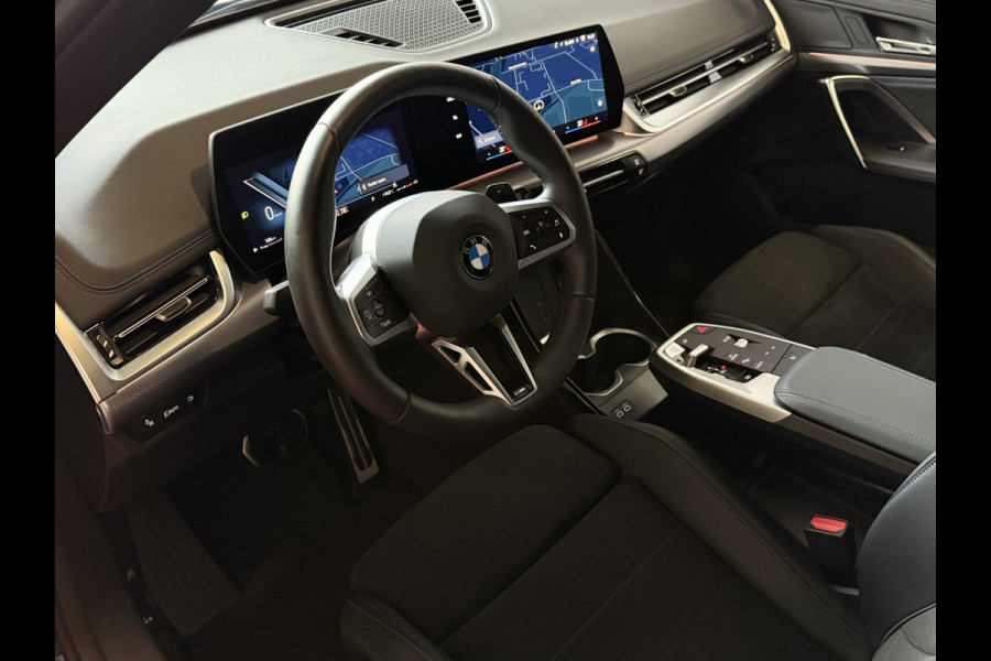 BMW X1 SDRIVE M-SPORT SHADOW LINE APPLE CARPLAY MATRIX LED ELEK.KLEP CRUISE LEER/ALCANTARA CAMERA M-SPORT INTERIEUR / EXTERIEUR ✅ Top Auto's. Al 30 Jaar uw Bmw Specialist in ,  BMW M / M Sport / PHEV / HEV / Hybrid / Mhev / 25e / 30e / xDrive25e // xDrive30e / sDrive18i / sDrive20i / sDrive23i ✅