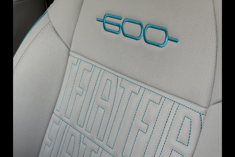 Fiat 600 1.2 HYBRID LA PRIMA CAMERA CARPLAY ADAP.CRUISE STOELVERW. ELEK.KLEP LEER MASSAGE ELEK.STOEL 18''LMV ✅ Top Auto Fiat Wijchen , 30 Jaar ervaring in Fiat , Wij leveren de : Icon / La Prima / Pop / Sport . Urban / Benzine / Hybrid . Met Fabrieksgarantie ✅