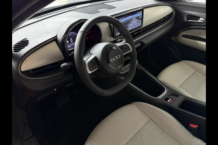 Fiat 600 1.2 HYBRID LA PRIMA CAMERA CARPLAY ADAP.CRUISE STOELVERW. ELEK.KLEP LEER MASSAGE ELEK.STOEL 18''LMV ✅ Top Auto Fiat Wijchen , 30 Jaar ervaring in Fiat , Wij leveren de : Icon / La Prima / Pop / Sport . Urban / Benzine / Hybrid . Met Fabrieksgarantie ✅