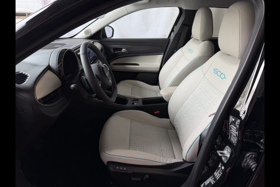 Fiat 600 1.2 HYBRID LA PRIMA CAMERA CARPLAY ADAP.CRUISE STOELVERW. ELEK.KLEP LEER MASSAGE ELEK.STOEL 18''LMV ✅ Top Auto Fiat Wijchen , 30 Jaar ervaring in Fiat , Wij leveren de : Icon / La Prima / Pop / Sport . Urban / Benzine / Hybrid . Met Fabrieksgarantie ✅