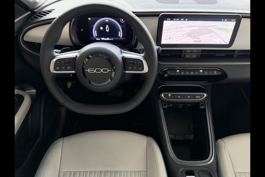 Fiat 600 1.2 HYBRID LA PRIMA CAMERA CARPLAY ADAP.CRUISE STOELVERW. ELEK.KLEP LEER MASSAGE ELEK.STOEL 18''LMV ✅ Top Auto Fiat Wijchen , 30 Jaar ervaring in Fiat , Wij leveren de : Icon / La Prima / Pop / Sport . Urban / Benzine / Hybrid . Met Fabrieksgarantie ✅