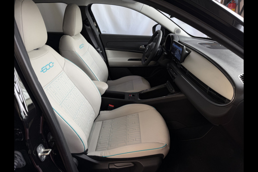 Fiat 600 1.2 HYBRID LA PRIMA CAMERA CARPLAY ADAP.CRUISE STOELVERW. ELEK.KLEP LEER MASSAGE ELEK.STOEL 18''LMV ✅ Top Auto Fiat Wijchen , 30 Jaar ervaring in Fiat , Wij leveren de : Icon / La Prima / Pop / Sport . Urban / Benzine / Hybrid . Met Fabrieksgarantie ✅