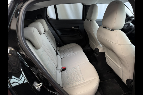 Fiat 600 1.2 HYBRID LA PRIMA CAMERA CARPLAY ADAP.CRUISE STOELVERW. ELEK.KLEP LEER MASSAGE ELEK.STOEL 18''LMV ✅ Top Auto Fiat Wijchen , 30 Jaar ervaring in Fiat , Wij leveren de : Icon / La Prima / Pop / Sport . Urban / Benzine / Hybrid . Met Fabrieksgarantie ✅