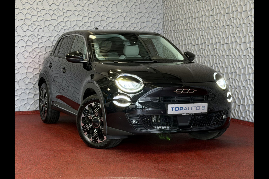 Fiat 600 1.2 HYBRID LA PRIMA CAMERA CARPLAY ADAP.CRUISE STOELVERW. ELEK.KLEP LEER MASSAGE ELEK.STOEL 18''LMV ✅ Top Auto Fiat Wijchen , 30 Jaar ervaring in Fiat , Wij leveren de : Icon / La Prima / Pop / Sport . Urban / Benzine / Hybrid . Met Fabrieksgarantie ✅