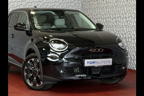 Fiat 600 1.2 HYBRID LA PRIMA CAMERA CARPLAY ADAP.CRUISE STOELVERW. ELEK.KLEP LEER MASSAGE ELEK.STOEL 18''LMV ✅ Top Auto Fiat Wijchen , 30 Jaar ervaring in Fiat , Wij leveren de : Icon / La Prima / Pop / Sport . Urban / Benzine / Hybrid . Met Fabrieksgarantie ✅