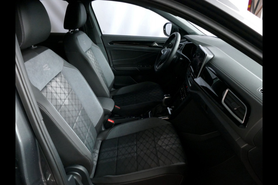 Volkswagen T-Roc 1.5 TSI 150PK R-LINE EVO IQ LIGHT PANO ALCANTARA ELEK.KLEP CARPLAY STOEL/STUUR VERW. 19"LMV VIR.COCKPIT 06/25 ✅Top Auto's Wijchen , 30 Jaar Specialist in Volkswagen  : Alle Type's : R-Line Edition / Style / First Edition / Highline / Life , Zowel PHEV / HEV / MHEV / Benzine ✅