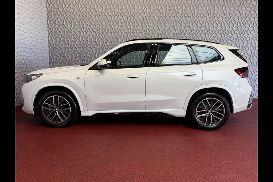 BMW X1 SDRIVE M-SPORT SHADOW LINE NAVI LED ELEK.KLEP ADAP.CRUISE LEER/ALCANTARA CAMERA M-SPORT INTERIEUR / EXTERIEUR ✅ Top Auto's. Al 30 Jaar uw Bmw Specialist in ,  BMW M / M Sport / PHEV / HEV / Hybrid / Mhev / 25e / 30e / xDrive25e // xDrive30e / sDrive18i / sDrive20i / sDrive23i ✅