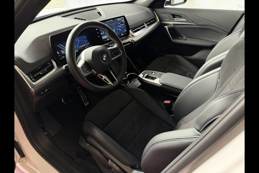 BMW X1 SDRIVE M-SPORT SHADOW LINE NAVI LED ELEK.KLEP ADAP.CRUISE LEER/ALCANTARA CAMERA M-SPORT INTERIEUR / EXTERIEUR ✅ Top Auto's. Al 30 Jaar uw Bmw Specialist in ,  BMW M / M Sport / PHEV / HEV / Hybrid / Mhev / 25e / 30e / xDrive25e // xDrive30e / sDrive18i / sDrive20i / sDrive23i ✅