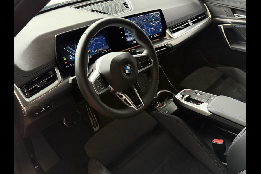 BMW X1 SDRIVE M-SPORT SHADOW LINE NAVI LED ELEK.KLEP ADAP.CRUISE LEER/ALCANTARA CAMERA M-SPORT INTERIEUR / EXTERIEUR ✅ Top Auto's. Al 30 Jaar uw Bmw Specialist in ,  BMW M / M Sport / PHEV / HEV / Hybrid / Mhev / 25e / 30e / xDrive25e // xDrive30e / sDrive18i / sDrive20i / sDrive23i ✅