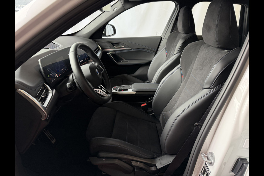 BMW X1 SDRIVE M-SPORT SHADOW LINE NAVI LED ELEK.KLEP ADAP.CRUISE LEER/ALCANTARA CAMERA M-SPORT INTERIEUR / EXTERIEUR ✅ Top Auto's. Al 30 Jaar uw Bmw Specialist in ,  BMW M / M Sport / PHEV / HEV / Hybrid / Mhev / 25e / 30e / xDrive25e // xDrive30e / sDrive18i / sDrive20i / sDrive23i ✅