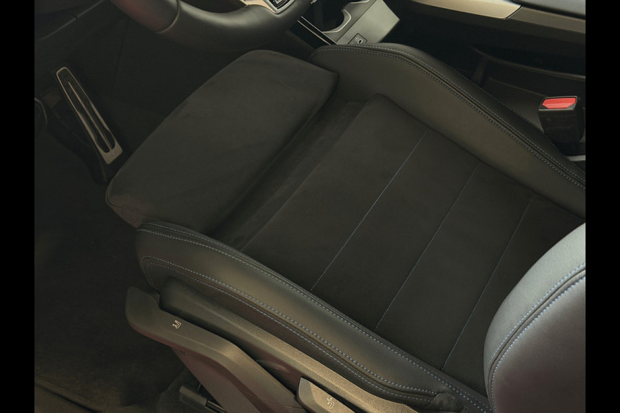 BMW X1 SDRIVE M-SPORT SHADOW LINE NAVI LED ELEK.KLEP ADAP.CRUISE LEER/ALCANTARA CAMERA M-SPORT INTERIEUR / EXTERIEUR ✅ Top Auto's. Al 30 Jaar uw Bmw Specialist in ,  BMW M / M Sport / PHEV / HEV / Hybrid / Mhev / 25e / 30e / xDrive25e // xDrive30e / sDrive18i / sDrive20i / sDrive23i ✅