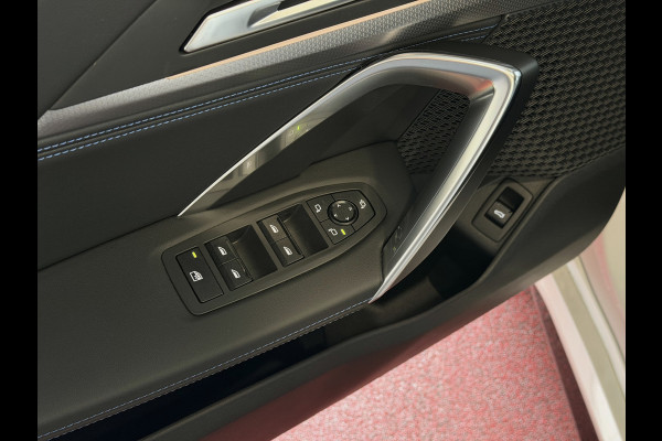 BMW X1 SDRIVE M-SPORT SHADOW LINE NAVI LED ELEK.KLEP ADAP.CRUISE LEER/ALCANTARA CAMERA M-SPORT INTERIEUR / EXTERIEUR ✅ Top Auto's. Al 30 Jaar uw Bmw Specialist in ,  BMW M / M Sport / PHEV / HEV / Hybrid / Mhev / 25e / 30e / xDrive25e // xDrive30e / sDrive18i / sDrive20i / sDrive23i ✅