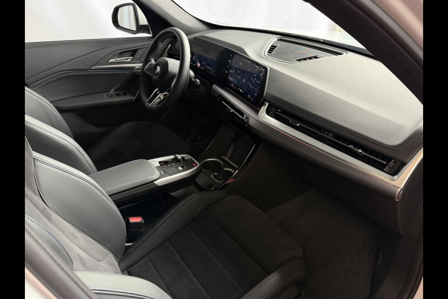 BMW X1 SDRIVE M-SPORT SHADOW LINE NAVI LED ELEK.KLEP ADAP.CRUISE LEER/ALCANTARA CAMERA M-SPORT INTERIEUR / EXTERIEUR ✅ Top Auto's. Al 30 Jaar uw Bmw Specialist in ,  BMW M / M Sport / PHEV / HEV / Hybrid / Mhev / 25e / 30e / xDrive25e // xDrive30e / sDrive18i / sDrive20i / sDrive23i ✅