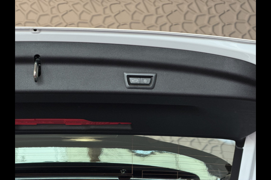 BMW X1 SDRIVE M-SPORT SHADOW LINE NAVI LED ELEK.KLEP ADAP.CRUISE LEER/ALCANTARA CAMERA M-SPORT INTERIEUR / EXTERIEUR ✅ Top Auto's. Al 30 Jaar uw Bmw Specialist in ,  BMW M / M Sport / PHEV / HEV / Hybrid / Mhev / 25e / 30e / xDrive25e // xDrive30e / sDrive18i / sDrive20i / sDrive23i ✅