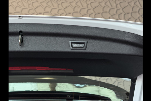 BMW X1 SDRIVE M-SPORT SHADOW LINE NAVI LED ELEK.KLEP ADAP.CRUISE LEER/ALCANTARA CAMERA M-SPORT INTERIEUR / EXTERIEUR ✅ Top Auto's. Al 30 Jaar uw Bmw Specialist in ,  BMW M / M Sport / PHEV / HEV / Hybrid / Mhev / 25e / 30e / xDrive25e // xDrive30e / sDrive18i / sDrive20i / sDrive23i ✅