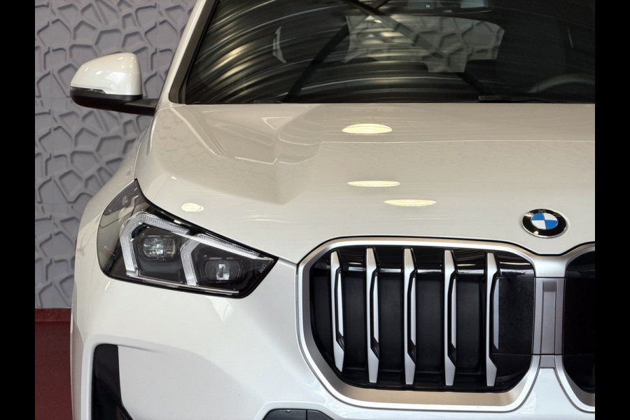 BMW X1 SDRIVE M-SPORT SHADOW LINE NAVI LED ELEK.KLEP ADAP.CRUISE LEER/ALCANTARA CAMERA M-SPORT INTERIEUR / EXTERIEUR ✅ Top Auto's. Al 30 Jaar uw Bmw Specialist in ,  BMW M / M Sport / PHEV / HEV / Hybrid / Mhev / 25e / 30e / xDrive25e // xDrive30e / sDrive18i / sDrive20i / sDrive23i ✅