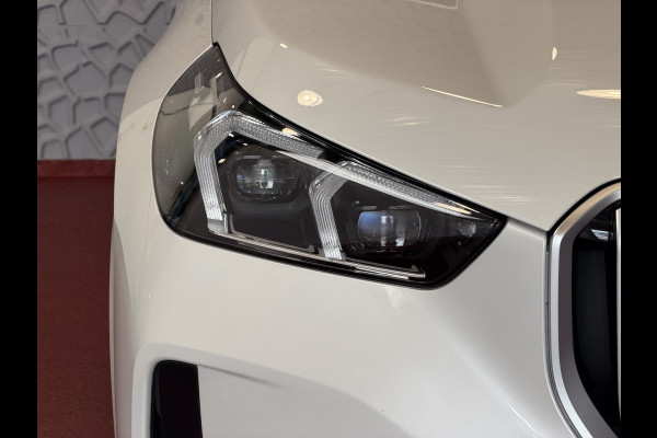 BMW X1 SDRIVE M-SPORT SHADOW LINE NAVI LED ELEK.KLEP ADAP.CRUISE LEER/ALCANTARA CAMERA M-SPORT INTERIEUR / EXTERIEUR ✅ Top Auto's. Al 30 Jaar uw Bmw Specialist in ,  BMW M / M Sport / PHEV / HEV / Hybrid / Mhev / 25e / 30e / xDrive25e // xDrive30e / sDrive18i / sDrive20i / sDrive23i ✅