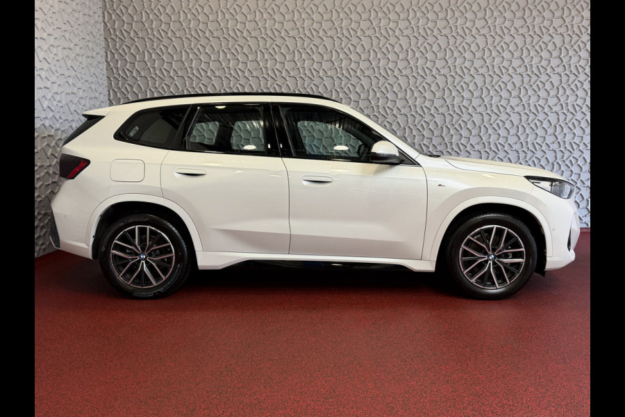 BMW X1 SDRIVE M-SPORT SHADOW LINE NAVI LED ELEK.KLEP ADAP.CRUISE LEER/ALCANTARA CAMERA M-SPORT INTERIEUR / EXTERIEUR ✅ Top Auto's. Al 30 Jaar uw Bmw Specialist in ,  BMW M / M Sport / PHEV / HEV / Hybrid / Mhev / 25e / 30e / xDrive25e // xDrive30e / sDrive18i / sDrive20i / sDrive23i ✅