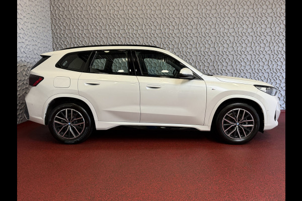 BMW X1 SDRIVE M-SPORT SHADOW LINE NAVI LED ELEK.KLEP ADAP.CRUISE LEER/ALCANTARA CAMERA M-SPORT INTERIEUR / EXTERIEUR ✅ Top Auto's. Al 30 Jaar uw Bmw Specialist in ,  BMW M / M Sport / PHEV / HEV / Hybrid / Mhev / 25e / 30e / xDrive25e // xDrive30e / sDrive18i / sDrive20i / sDrive23i ✅