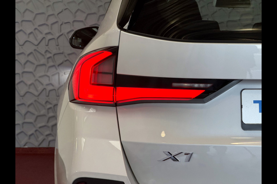 BMW X1 SDRIVE M-SPORT SHADOW LINE NAVI LED ELEK.KLEP ADAP.CRUISE LEER/ALCANTARA CAMERA M-SPORT INTERIEUR / EXTERIEUR ✅ Top Auto's. Al 30 Jaar uw Bmw Specialist in ,  BMW M / M Sport / PHEV / HEV / Hybrid / Mhev / 25e / 30e / xDrive25e // xDrive30e / sDrive18i / sDrive20i / sDrive23i ✅
