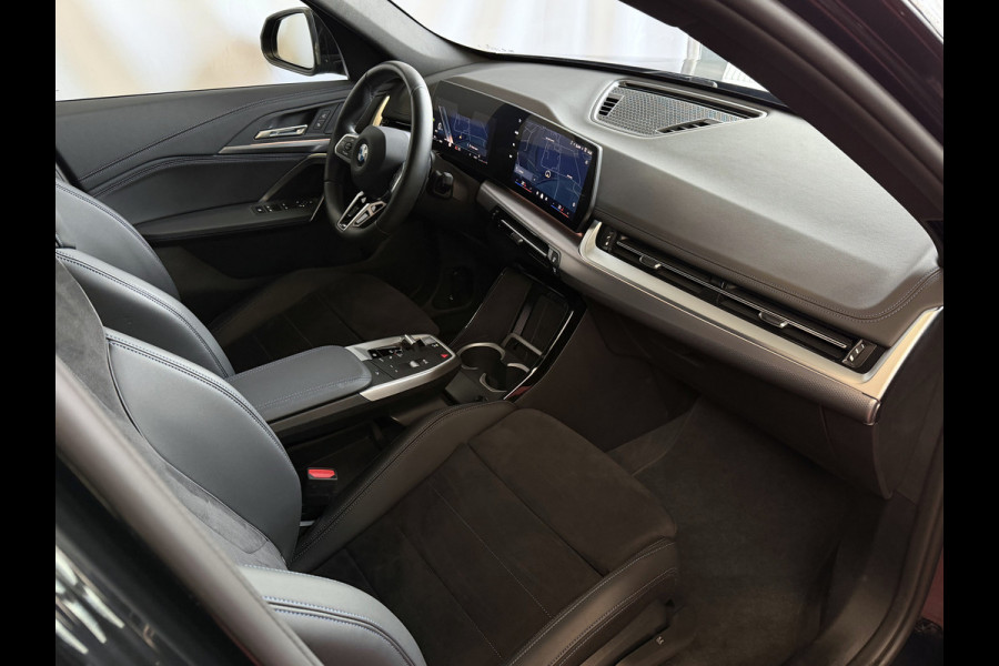 BMW X1 SDRIVE M-SPORT SHADOW LINE NAVI LED ELEK.KLEP CRUISE LEER/ALCANTARA CAMERA M-SPORT INTERIEUR / EXTERIEUR ✅ Top Auto's. Al 30 Jaar uw Bmw Specialist in ,  BMW M / M Sport / PHEV / HEV / Hybrid / Mhev / 25e / 30e / xDrive25e // xDrive30e / sDrive18i / sDrive20i / sDrive23i ✅