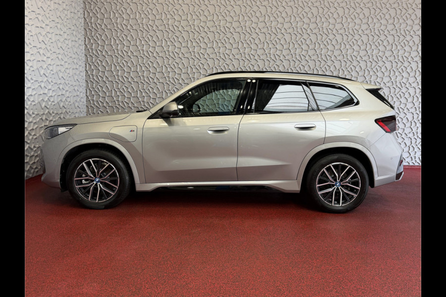 BMW X1 XDRIVE 25E M-SPORT LED PANO.SCHUIFDAK HEADUP ELEK.KLEP NAVI 360.CAM STOELVERW M-SHADOW LINE ELEK.STOEL ZWARTE.HEMEL 06/2025 PHEV PLUG IN HYBRID AWD 4X4 4WD ✅ Top Auto's. Al 30 Jaar uw Bmw Specialist in ,  BMW M / M Sport / PHEV / HEV / Hybrid / Mhev / 25e / 30e / xDrive25e // xDrive30e / sDrive18i / sDrive20i / sDrive23i ✅